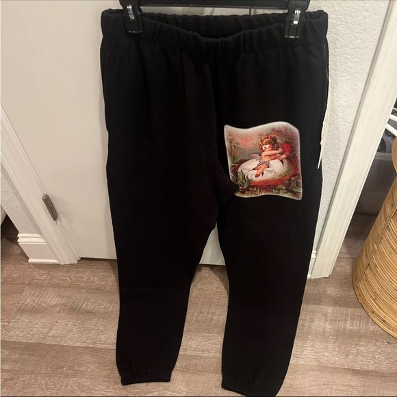 Boys Lie Nestled Up Sweatpants 🖤 - Picture 2 of 2